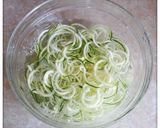 Hình bước làm 2 của món Mỳ gà bí ngòi #cleaneating