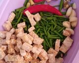 Foto langkah ke 1 dari resep Tumis kembang bawang tempe.