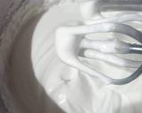 A picture of step 4 of Coloured vermicelli strawberry custard ice cream.