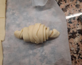 Foto del paso 2 de la receta: Croissant (mis primeros🥐) unos dulces y otros salados
