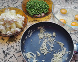 Foto del paso 1 de la receta: Tortilla de bacalao, patatas y guisantes