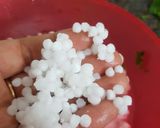A picture of step 1 of Lehsuni bathua tikki.