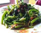 Foto langkah ke 3 dari resep Tumis kangkung kemiri.