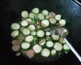 Foto langkah ke 4 dari resep Sup Oyong Bakso.