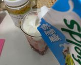 Foto langkah ke 5 dari resep Korean Strawberry Milk.