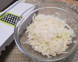 Foto del passaggio 1 della ricetta Insalata di cavolo rapa, carote, mele e pistacchi