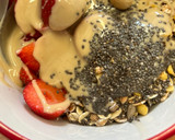 Foto del paso 5 de la receta: Bowl de desayuno con fresas, crema de cacahuete y chía