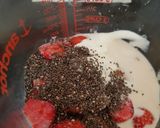 A picture of step 3 of Vanilla & Strawberry Chia Pudding. 😘.