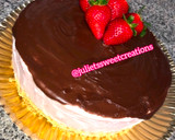 Foto del paso 9 de la receta: Tarta fría de fresas 🍓 con base de galletas 🍪 - sin horno