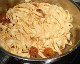Foto del paso 1 de la receta: Tagliatelle con cherrys confitados (en sartén)