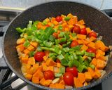 Une image de l'étape 11 de Patate douce au poivron vert et tomates sauce fruitée.