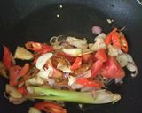 Foto langkah ke 3 dari resep Oseng kikil pedas manis.