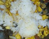 Foto langkah ke 2 dari resep Nasi goreng teriyaki.