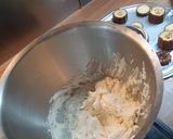 Une image de l'étape 2 de Cannelés à la ganache montée à la vanille.