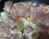 Foto del paso 2 de la receta: Ossobuco al vino tinto con arroz yamaní 🤗👩🏼🍳🍷