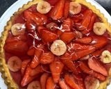 Gyümölcstorta epres pudinggal, eperrel és banánnal 🍓🍌 recept fázis 4 fotója