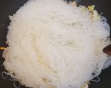 Foto langkah ke 5 dari resep Bihun Goreng.
