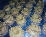 Foto langkah ke 6 dari resep Cashew Choco-Cheese Thumb Print.
