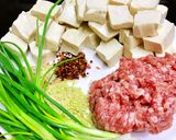 Hình bước làm 1 của món Đậu Hủ Xốt Thịt Bằm Sả Tế