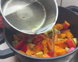 A picture of step 4 of Pumpkin Corn Soup.