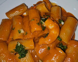 Foto del paso 7 de la receta: Rigattoni en salsa de gambitas rojas