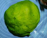 Foto langkah ke 5 dari resep Roti pandan isi.