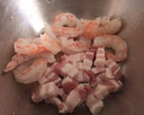 Foto del paso 1 de la receta: Tallarines chinos con gambas y cerdo