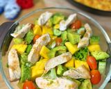Hình bước làm 5 của món Salad Ức Gà, Bơ, Xoài