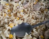 Foto del paso 5 de la receta: Pasta fría con pollo y maíz 🌽