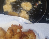 Foto del paso 8 de la receta: Buñuelos de merluza y langostinos