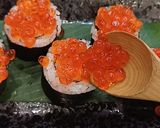 Hình bước làm 4 của món Sushi trứng cá hồi và cá tầm