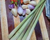 Foto langkah ke 2 dari resep Ga Xao Sa Ot (Tumis Ayam Sereh Cabe) Khas Vietnam.