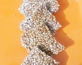 તલની ચીક્કી (Til Chikki Recipe In Gujarati) રેસીપી સ્ટેપ3ફોટો