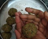 A picture of step 12 of Pizza flavoured kofta in creamy spinach gravy.