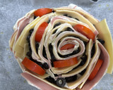 Foto del paso 4 de la receta: 627. Flor de hojaldre de jamón y queso (principal pizza)