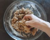 Foto del passaggio 2 della ricetta Cavatelli a tre dita al grano arso con pomodorini infornati e funghi cardoncelli