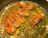 Foto del paso 3 de la receta: Tortilla de trigueros con gambas rojas