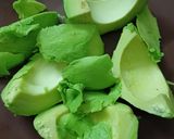 A picture of step 1 of Avocado sandwich.