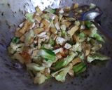 Foto langkah ke 4 dari resep Tumis Kembang Kol dan Tahu.