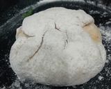 A picture of step 6 of Mooli paratha.
