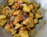 A picture of step 5 of Potato, Brinjal Dry Curry With Mixed Mustard Powder.