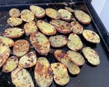 Une image de l'étape 7 de Pommes de terre rouges à l'ail rose et herbes de Provence.