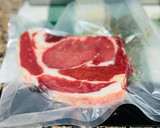 Foto del paso 1 de la receta: Entrecot a baja temperatura con trigueros y patatas (sous vide)🥩 🧈 🥔