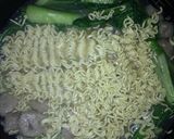 Foto langkah ke 3 dari resep Mie rebus super simple magic com.
