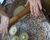 صورة لخطوة 4 من وصفة كعيكعات بااطلية وطريقة صنع الورود بشكليين
