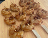 Foto del paso 3 de la receta: Brochetas de langostinos con salsa teriyaki en freidora de aire