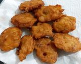 A picture of step 5 of Moong Dal Vada.