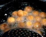 A picture of step 5 of HHommade khoya gulab jamun.