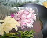 Gambar langkah 3 resipi Taugeh Goreng Talang Masin.