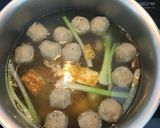 Hình bước làm 2 của món Mì udon bò viên